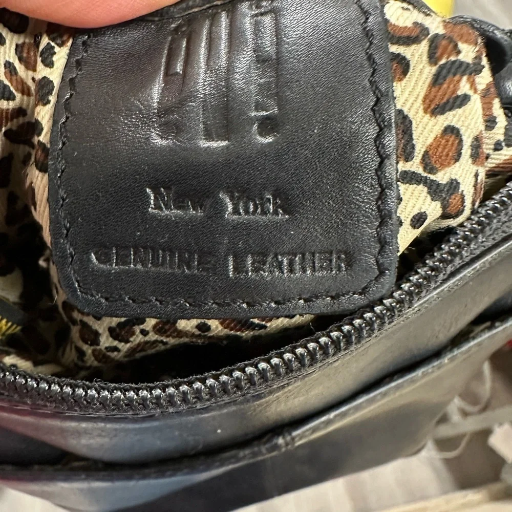 ILI New York Black Leather Crossbody Bag